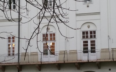 Budapest, V. Városház u. 7., Vármegyeháza Semmelweis utcai bejárata felőli első udvarának falán (Beck Ö. Fülöp, 1938, bronz emléktábla)