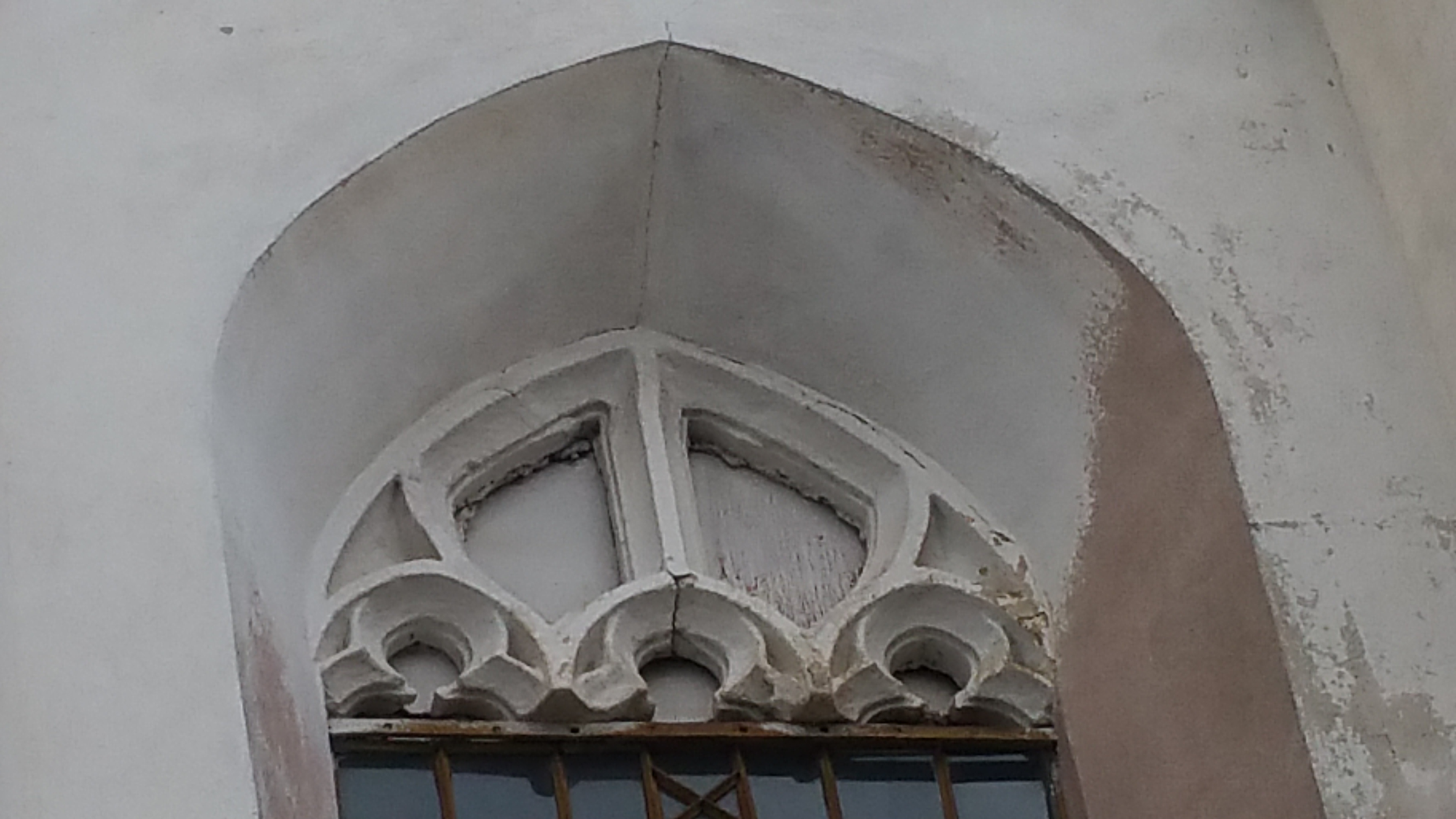 A templom mérműves ablakai